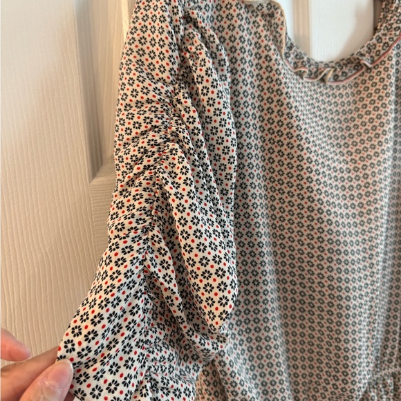 Max Studio Black and White Geometric Long Sleeve Dress - Picture 5 of 7